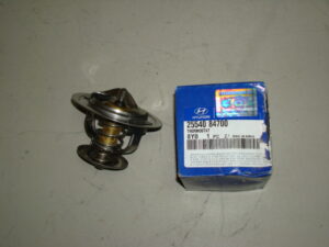 Термостат 82С Hyundai HD120, Hyundai HD170, Hyundai HD250, Hyundai HD260, Hyundai HD270, Hyundai HD320, Hyundai HD370, Hyundai HD450